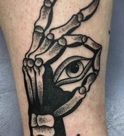 Eclipse tattoo and piercing