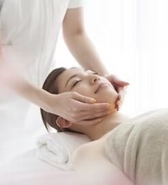 The Holistic Garden, Nails and Beauty