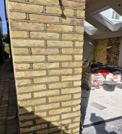 Mariusz Olender – Bricklayer