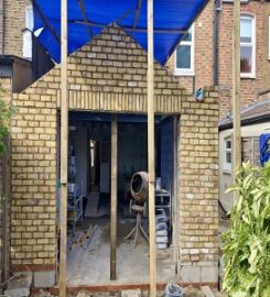 Mariusz Olender – Bricklayer